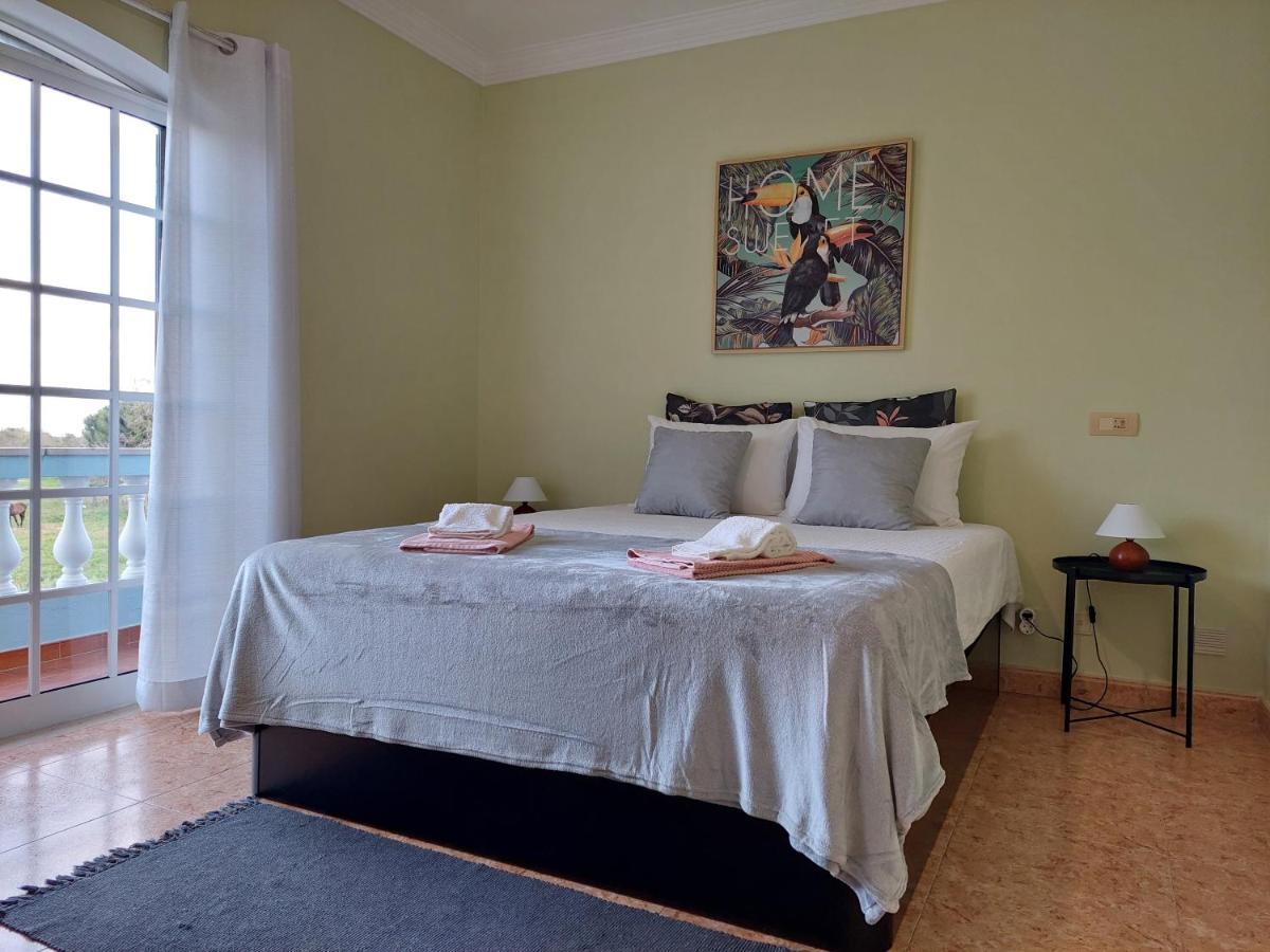 Margot: Grande Moradia Com Piscina