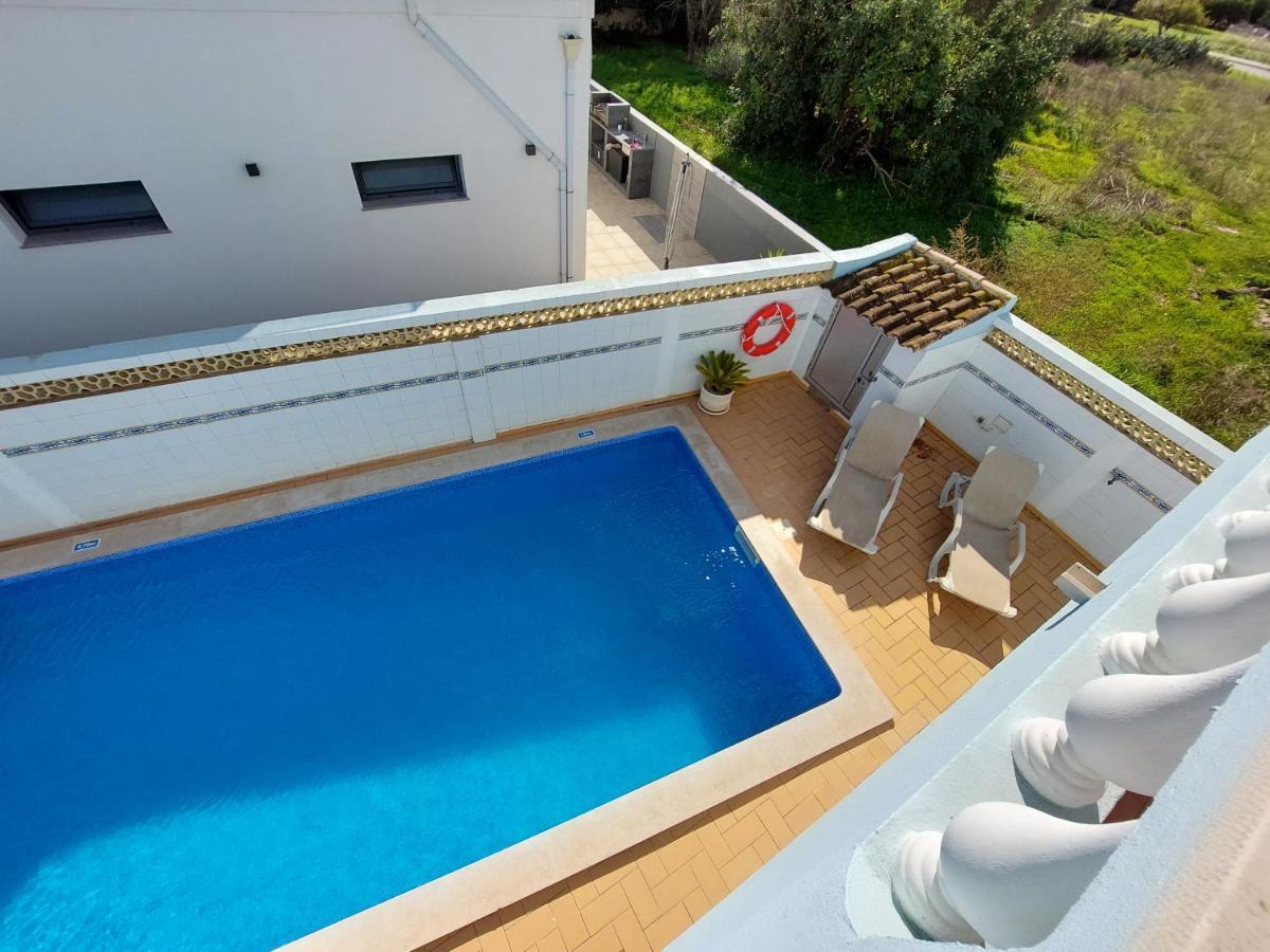 Margot: Grande Moradia Com Piscina